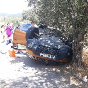 erdekte takla atan aracta 5 yarali pJTk44d5