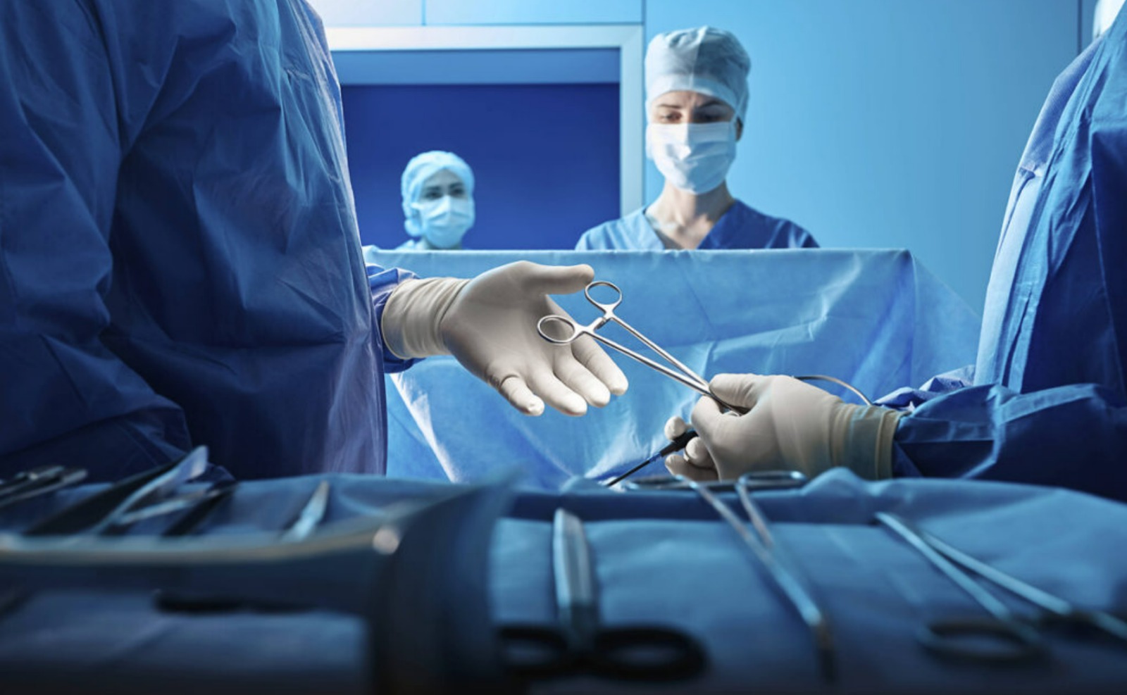 ameliyat sirasinda hastayi birakip iliskiye girdiler akilalmaz olay VlHbHja8