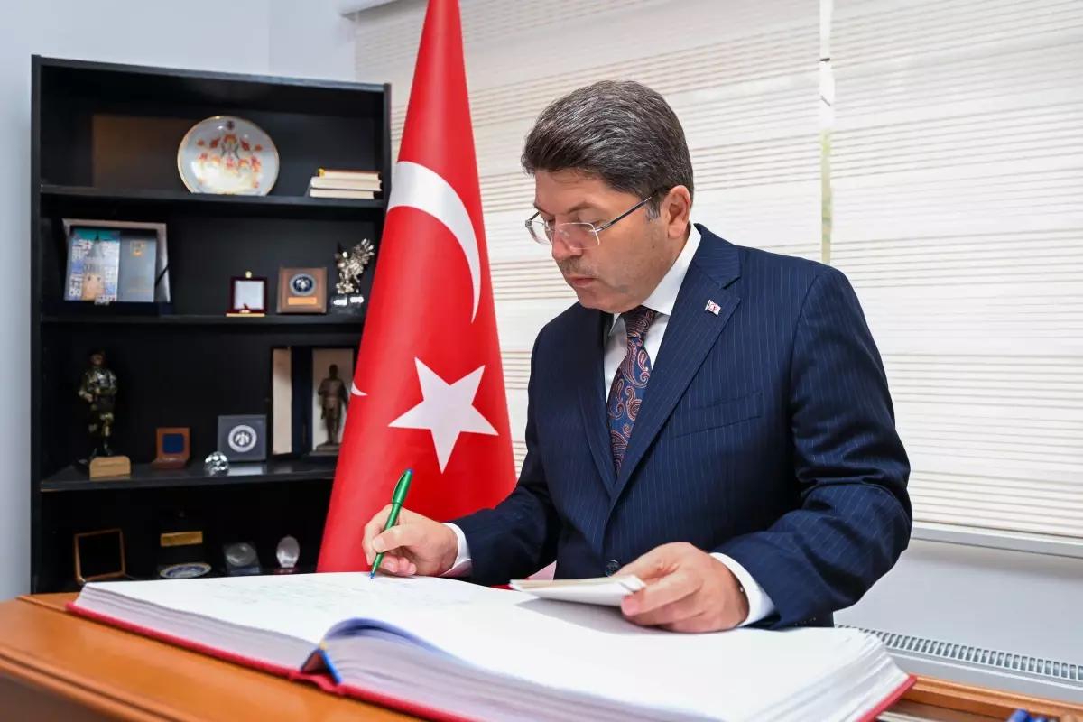 adalet bakani yilmaz tunc romanyada turk sehitligini ziyaret etti rQBOZFFg.jpg