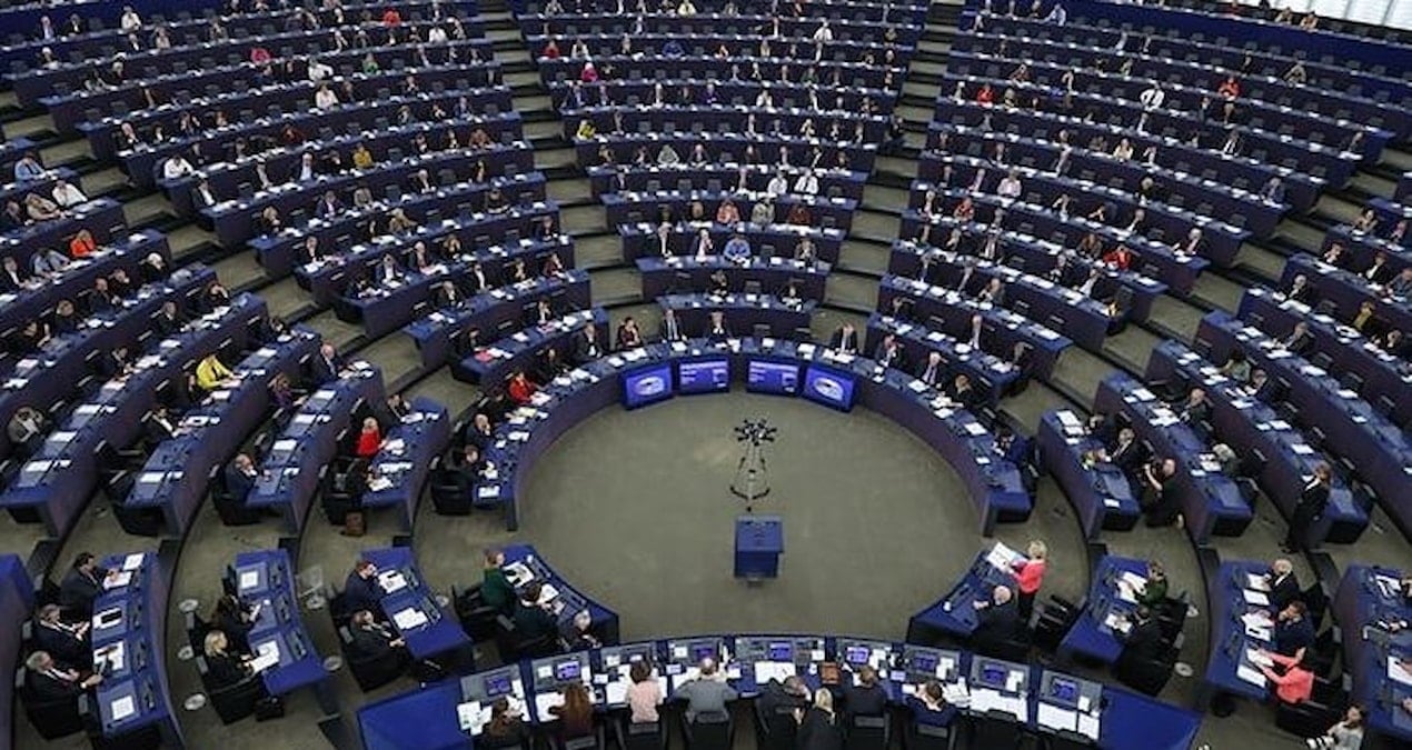 almanya bu sefer bizi gercekten kiskandi mecliste turkiye ornegini verdiler ND2vl46Y.jpg