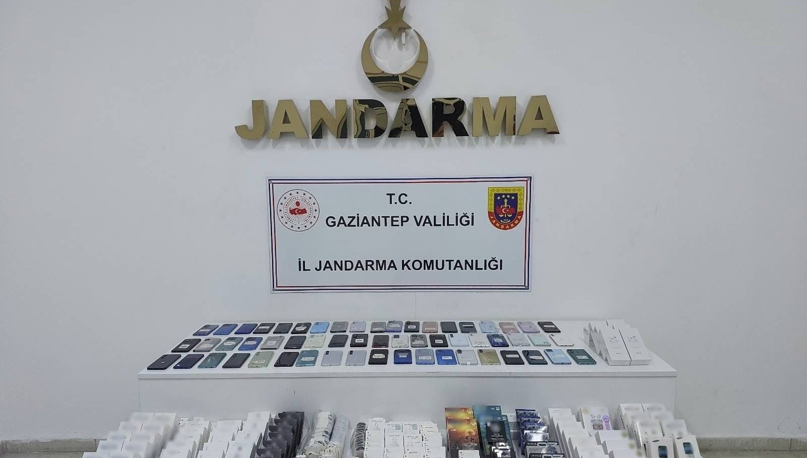 gaziantepde operasyon 1 milyon 900 bin degerinde kacak urun ele gecirildi TSOWKrWt.jpg