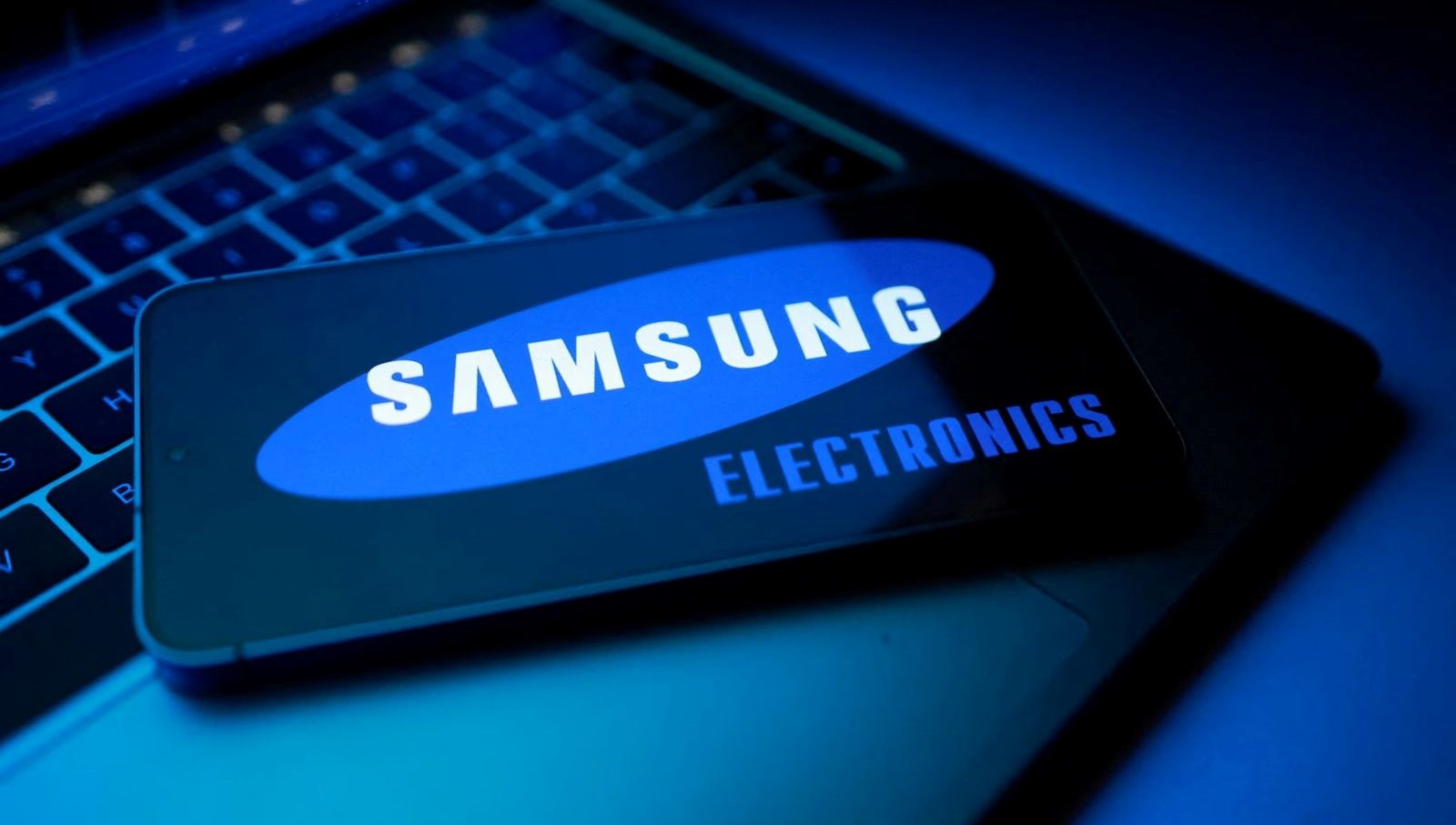 samsungdan uce katlanir telefon trifolda dair tum bilinenler PwT64iqi.jpg