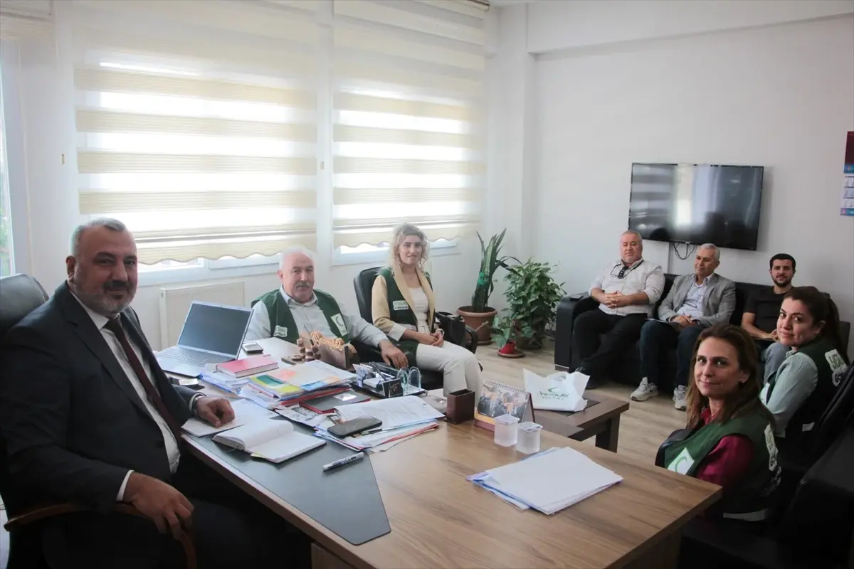 yesilay hatay subesinden aile ve sosyal hizmetler il mudurune ziyaret UcbA95KS.jpg