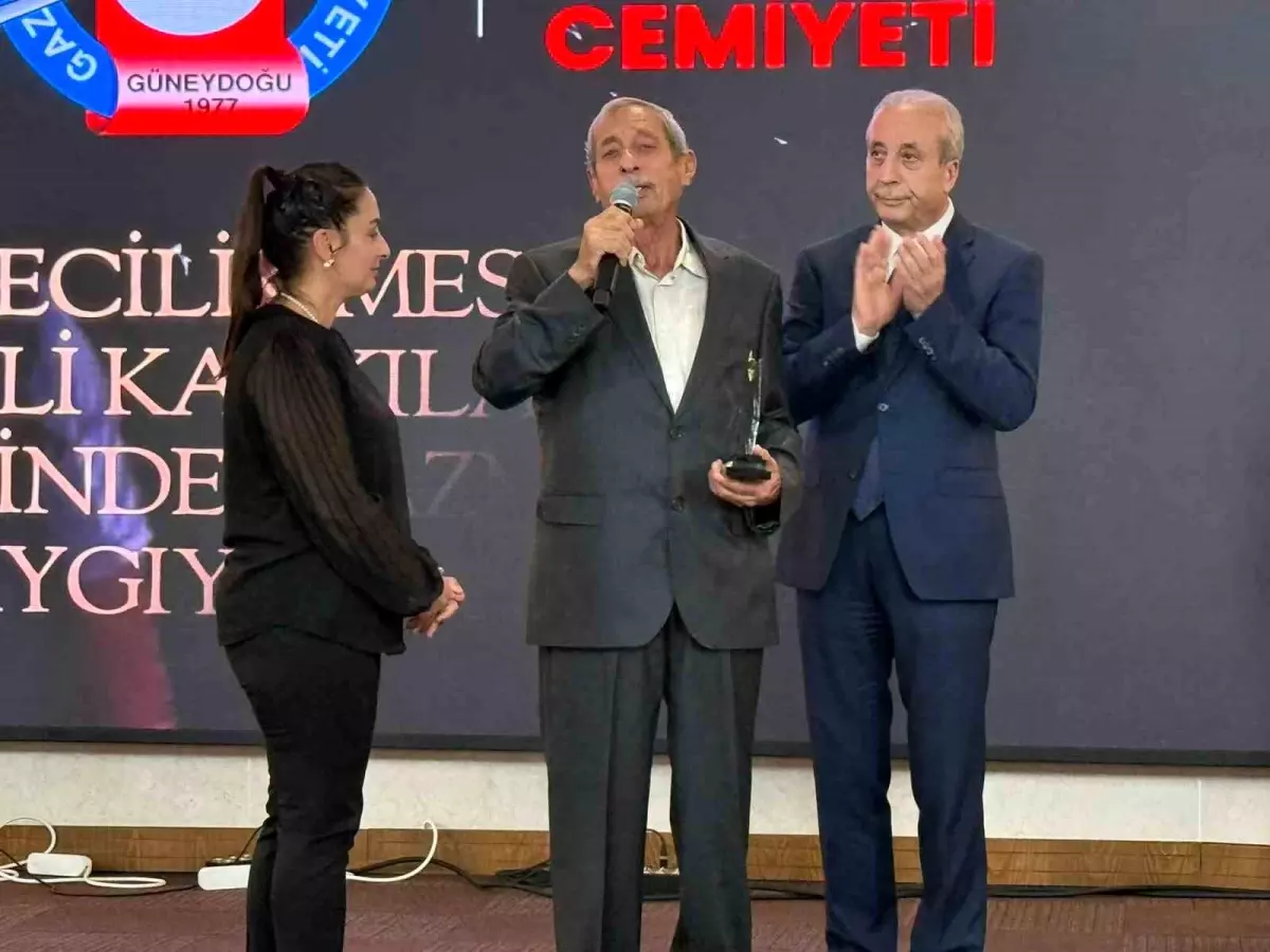 yilin basarili gazetecileri odulleri umit ozdal anisina verildi yWXRQLQ9.jpg