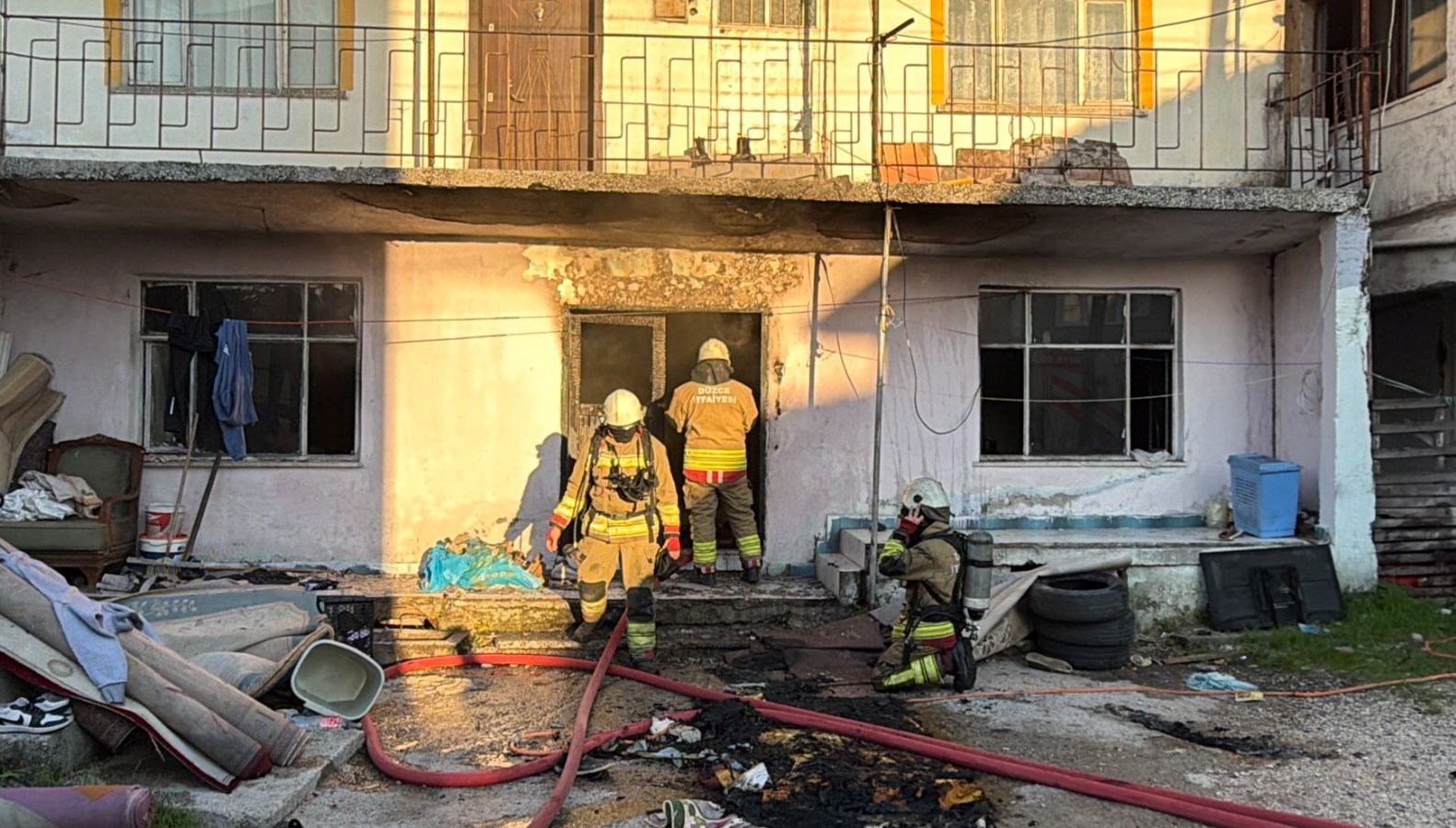 duzcede yangin dumandan etkilenen 5 kisi hastaneye kaldirildi xiCl5v1x.jpg