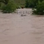 tokatta-sel-dehseti-zile-turhal-yolu-sular-altinda-qVSqzLRd