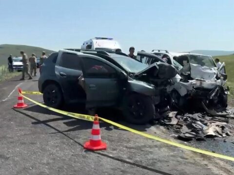 Ardahanda feci kaza iki arac carpisti 4 kisi hayatini kaybetti lPA7TtuI